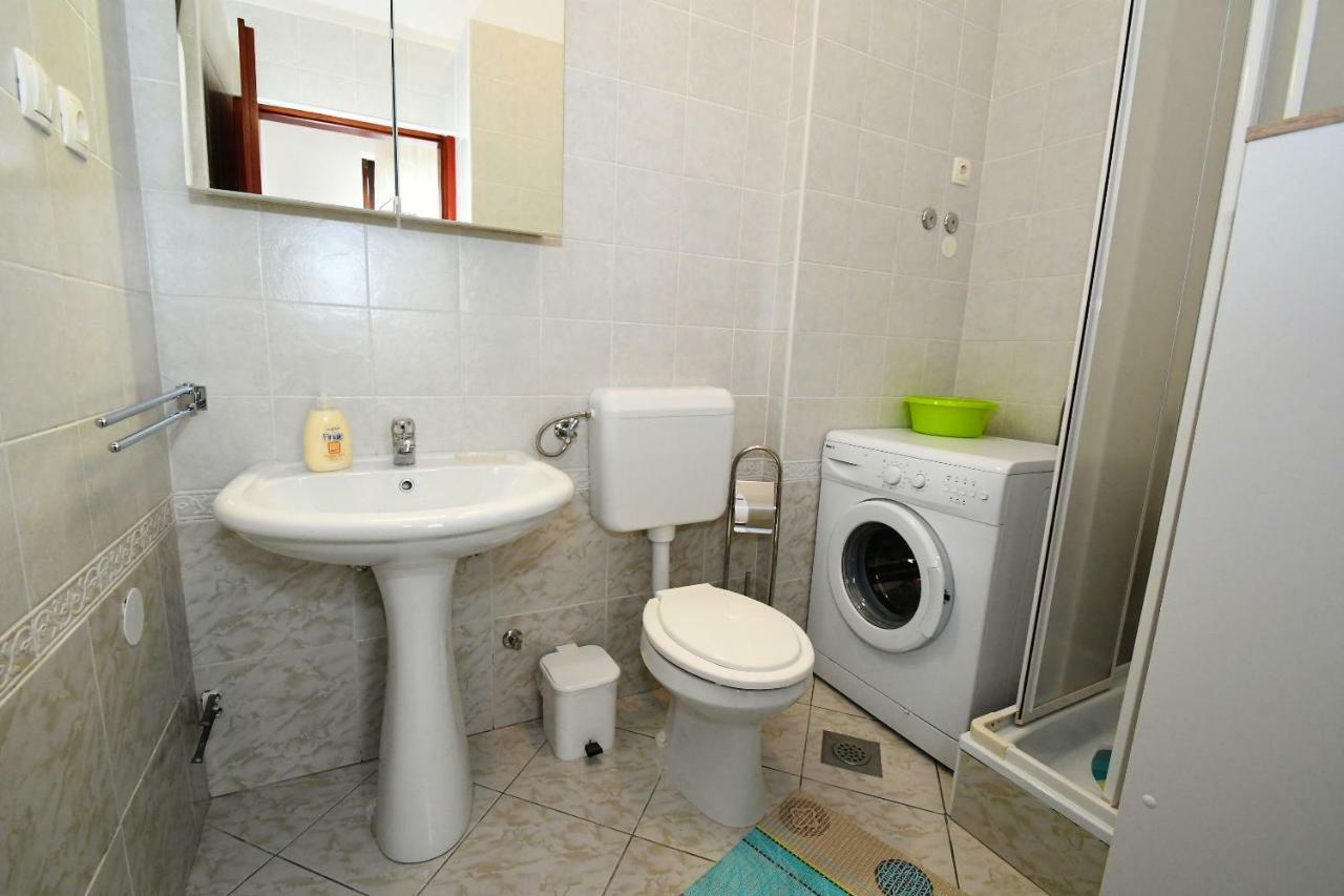 Studio Apartman Kris Marinici  Eksteriør billede
