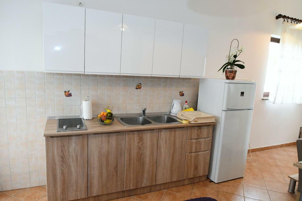 Studio Apartman Kris Marinici  Eksteriør billede