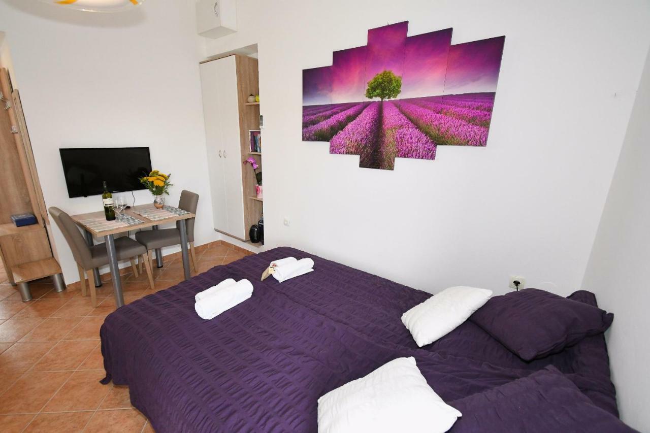 Studio Apartman Kris Marinici  Eksteriør billede