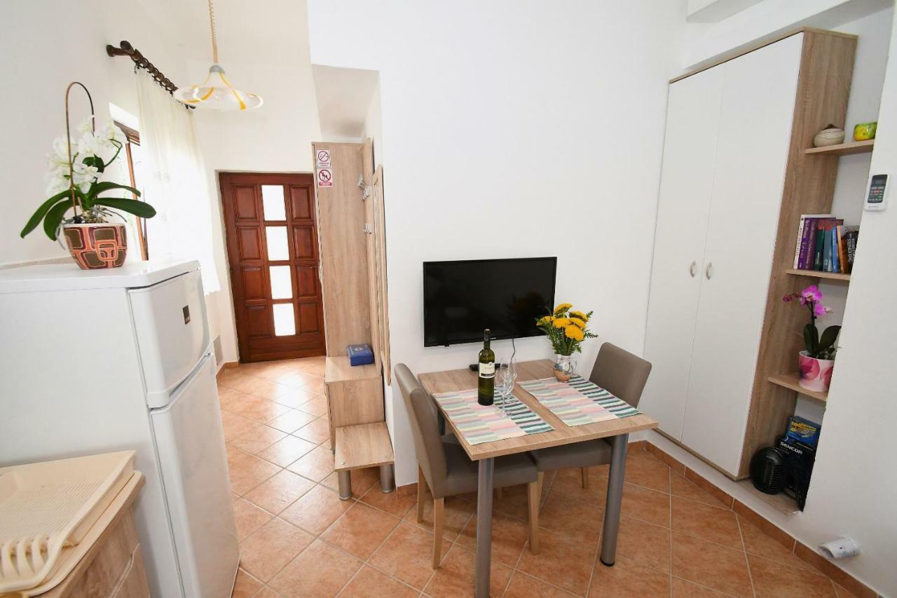 Studio Apartman Kris Marinici  Eksteriør billede